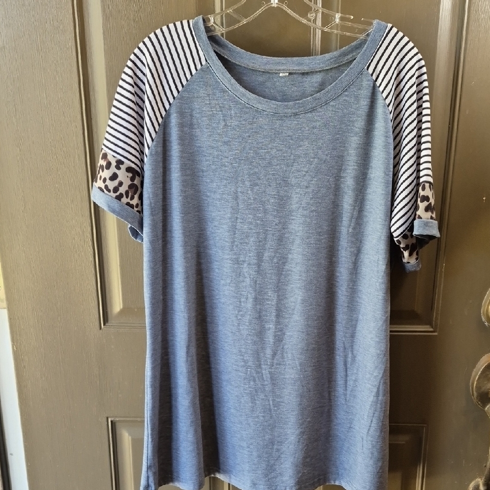 Blue short sleeve top with print sleeves XL  NWOT